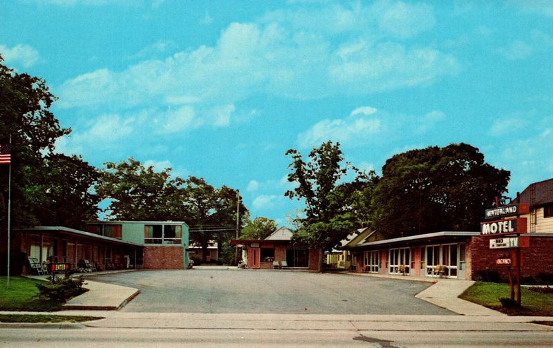 Waterland Motel - Old Postcard Photo (newer photo)